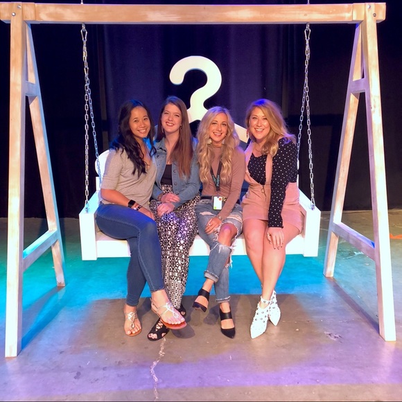 4x Speaker, Closet Consultant, Party Host - Picture 6 of 12